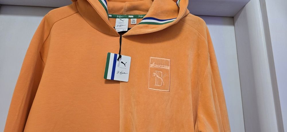 Нов със етикет.  Суитшърт оригинален.  Puma