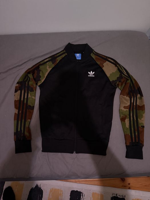 Adidas Originals черен суичър тип бомбър с ръкави в камофлаж