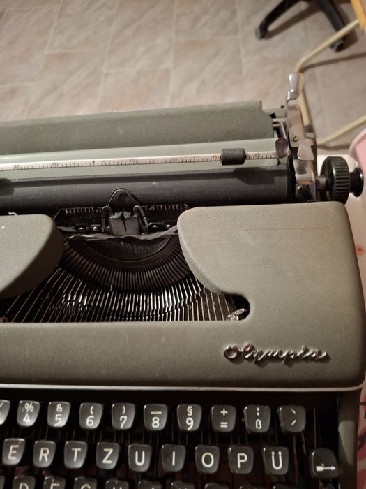De vanzare 2 masina de scris vintage