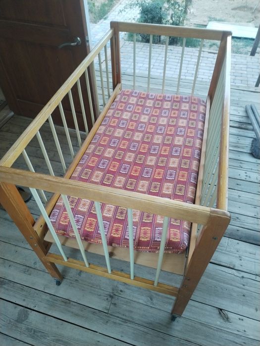 Детская кроватка