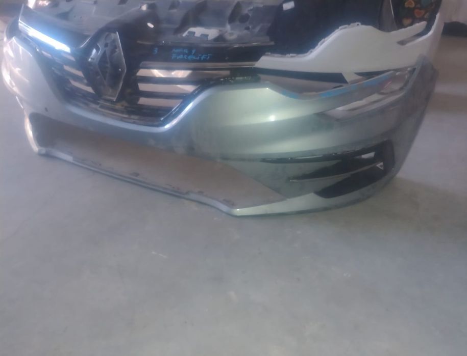 Bară față Megan 4 Facelift