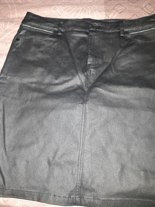 Сладки  пола,,панталон и сако,еко кожа .