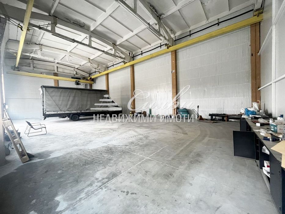 Дава се под наем Промишлена сграда в Шумен, Тракия - 300 кв.м за 1101.6 € - Снимка #2