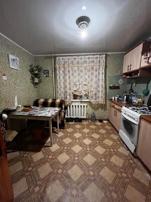 Продам 4 комн квартиру.