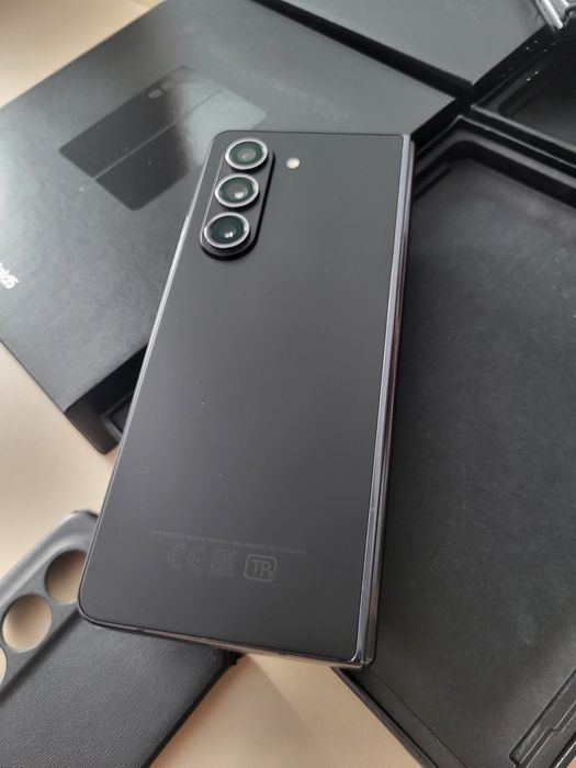 Продам Samsung Galaxy Z Fold 5 12/512gb.