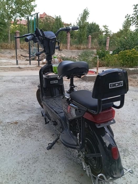 Скутер электроный sk8