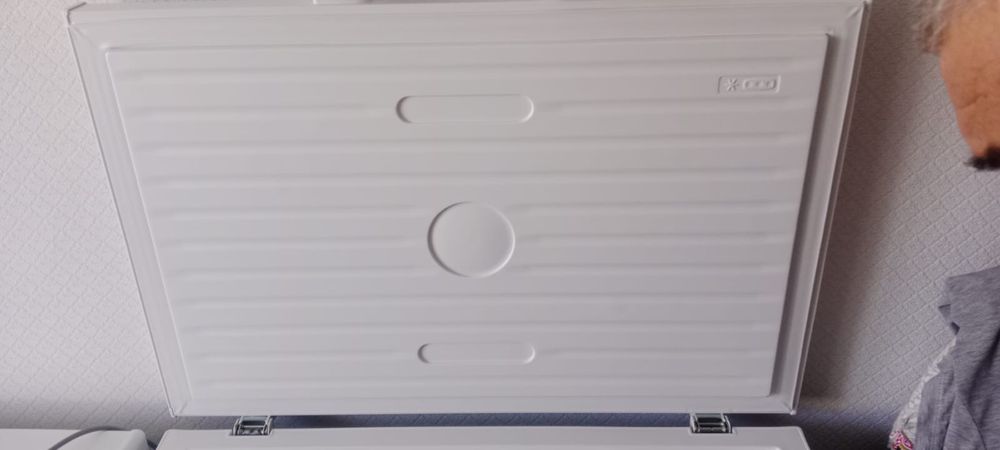 Продам морозильник 200л