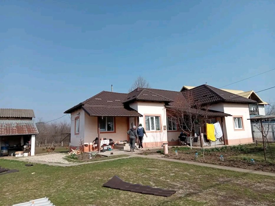 Reparații acoperișuri firmă de acoperișuri  construcții hidroizolații