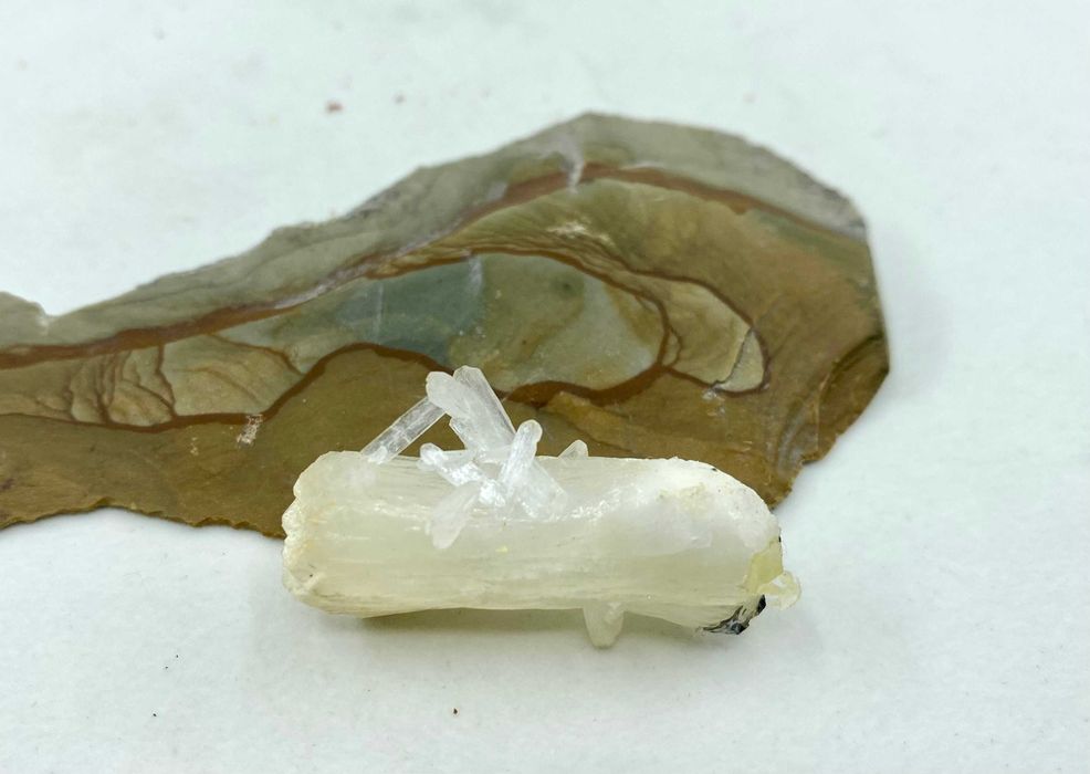 Cristal stilbite in forma de fundita - floare de mina