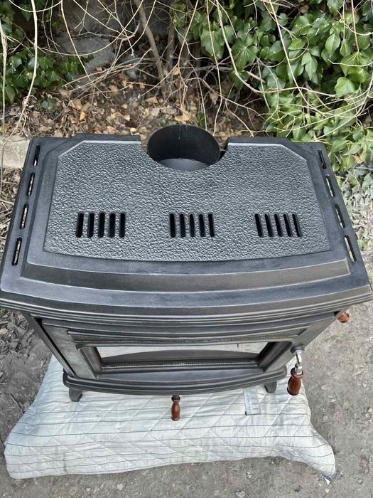 Нова чугунена печка / камина на дърва