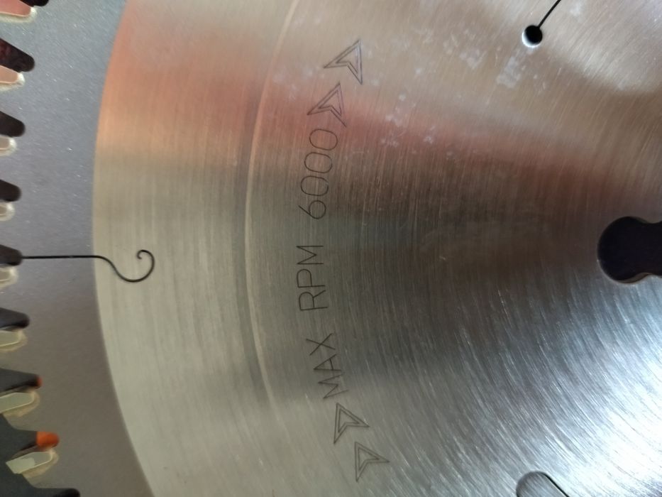 Отрезной диск по дереву