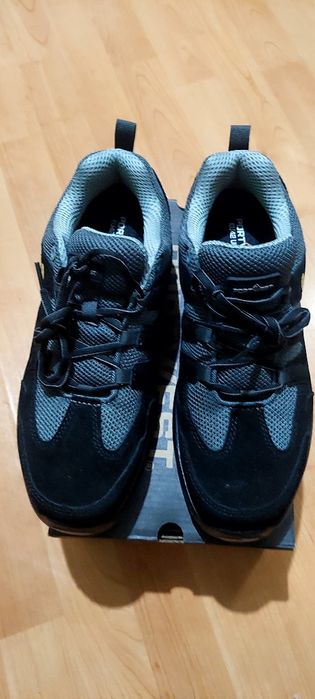 Pantofi cu protecție metalica, piele intoarsa