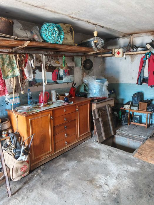 Продам Гараж, чашки-ложки