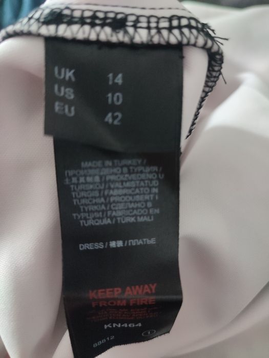 Rochie eleganta de seara Joanna Hope neagra cu imprimeu floral