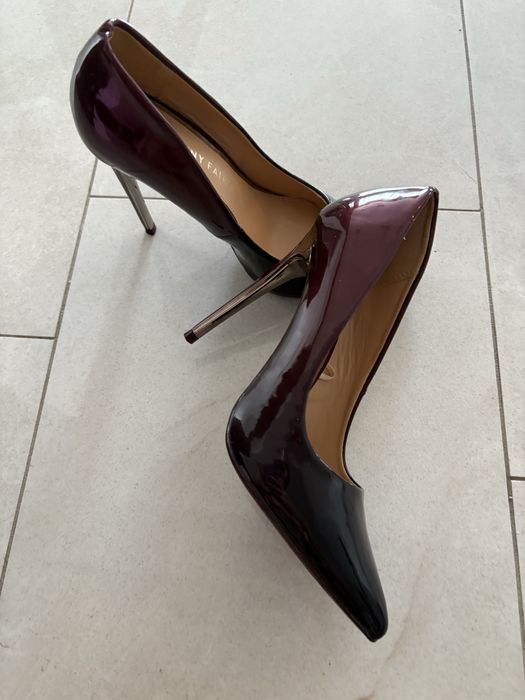 Stiletto in burgundy cu negru