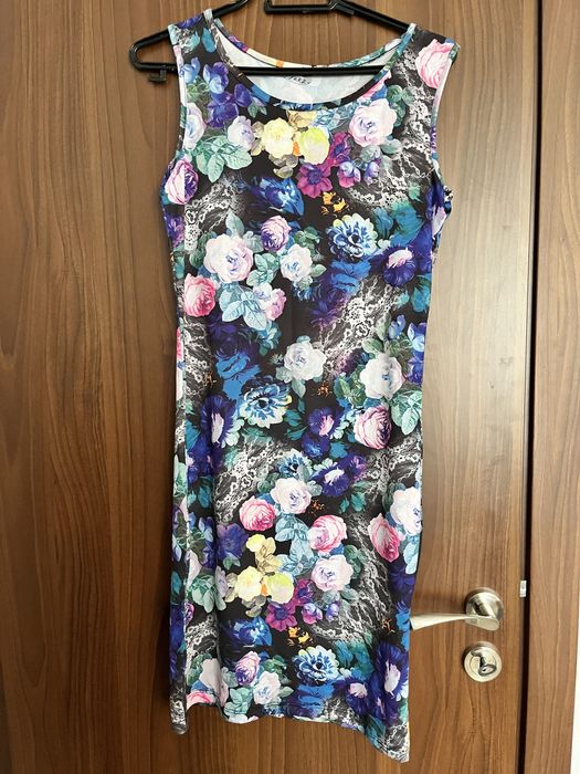 Много запазени рокли на символични цени