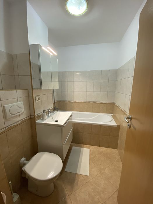 Inchiriez apartament 4 camere zona Uta
