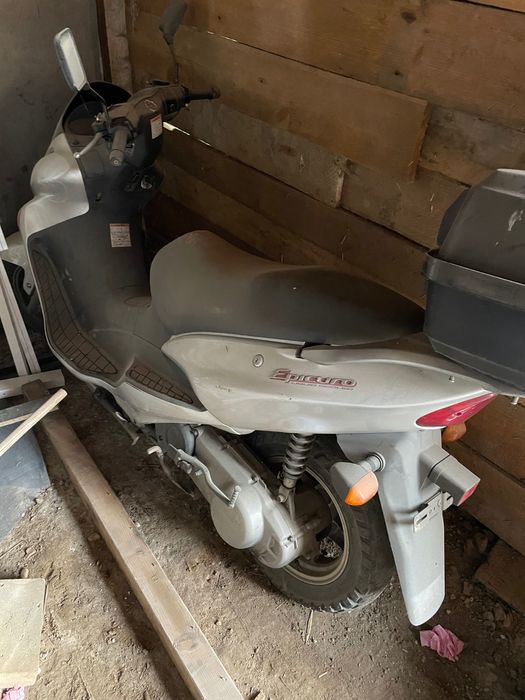 Scuter Suzuki 125 cm
