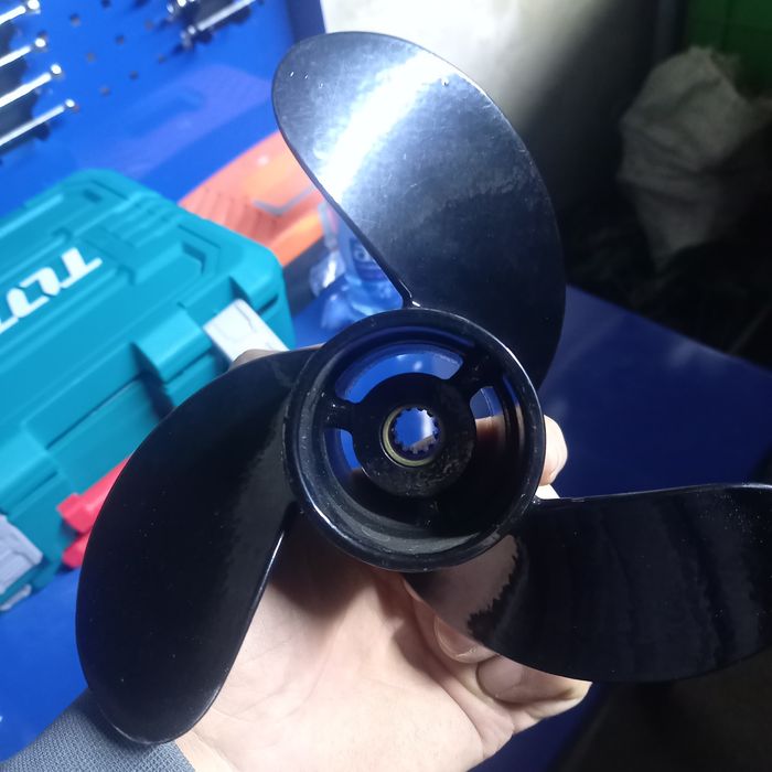 Продам новый оригинальный винт