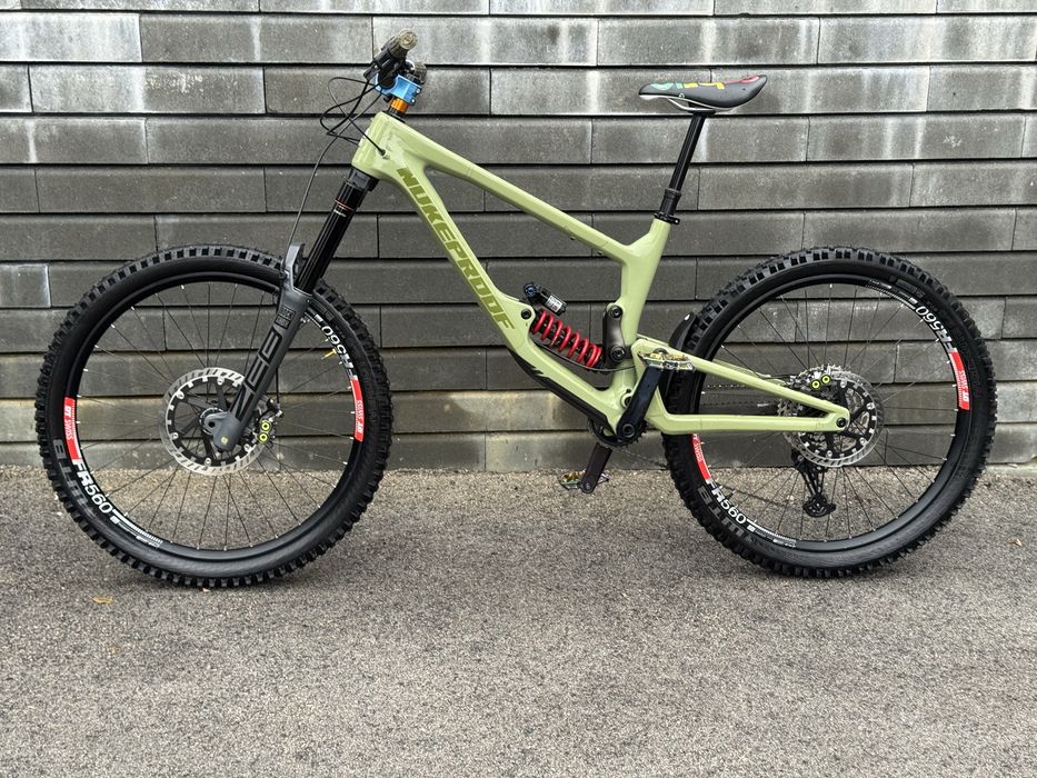 Планински карбонов велосипед NUKEPROOF GIGA 275c ( L размер)