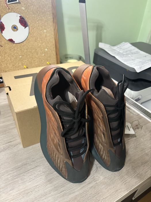 Adidas yezzy 700 copper