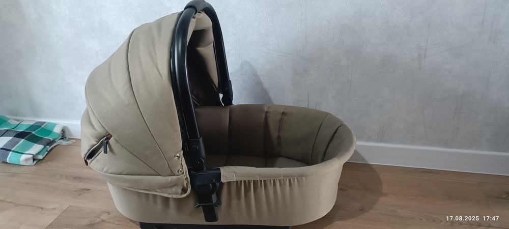 Детская прогулочная коляска