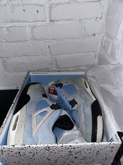 Jordan 4 Retro UNC