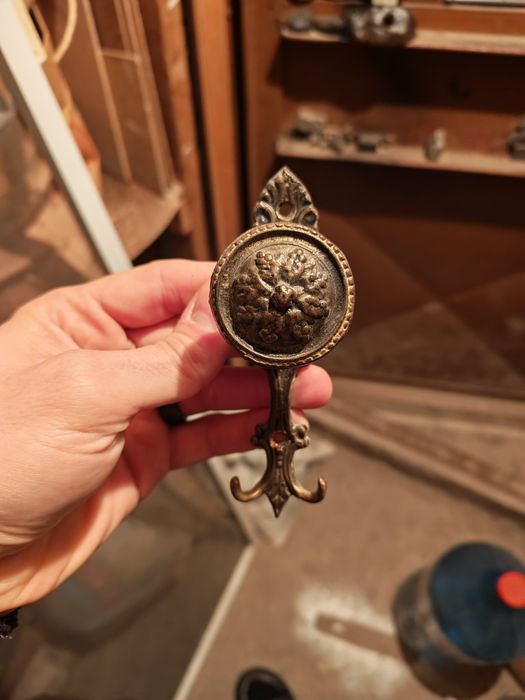 Месингови гравирани закачалки