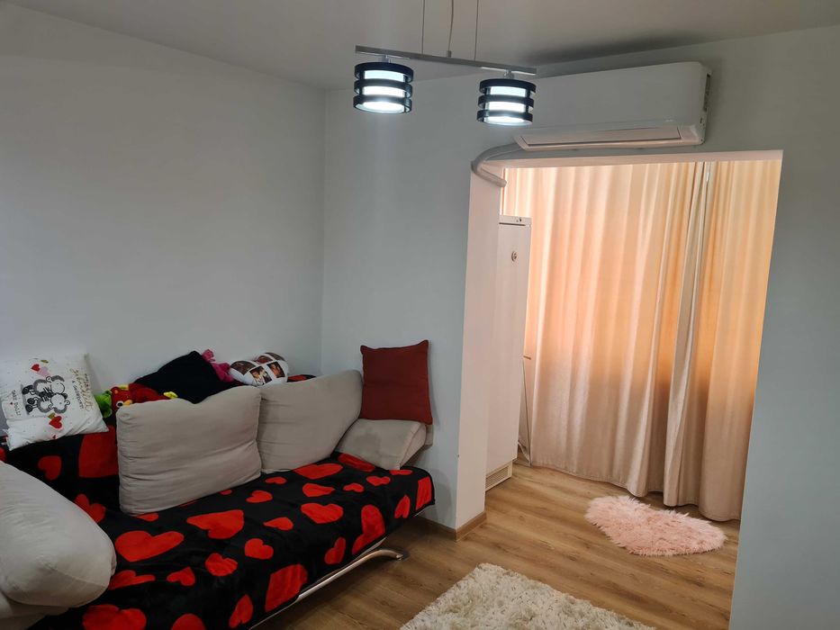 Vand apartament 3 camere decomandat