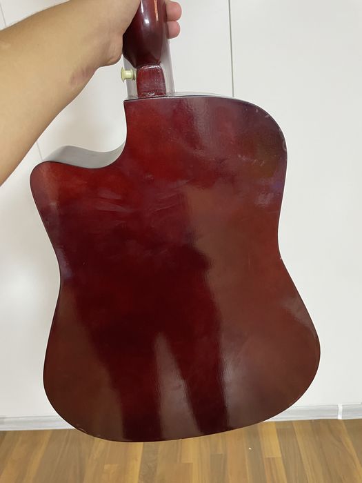 Gitara akustik sotiladi xolati zoʻr yangi urgatiyotganlar uchun mos