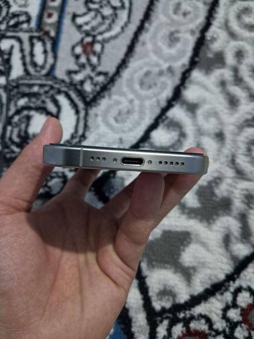 iPhone 15 pro срочно сотилади