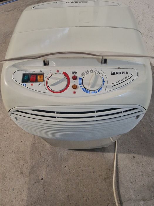 3 в 1 , абсорбатор, отоплител и охладирел.