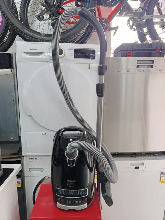 Прахосмукачка  Miele Complete