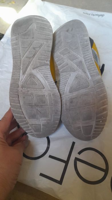 Продам кроссовки