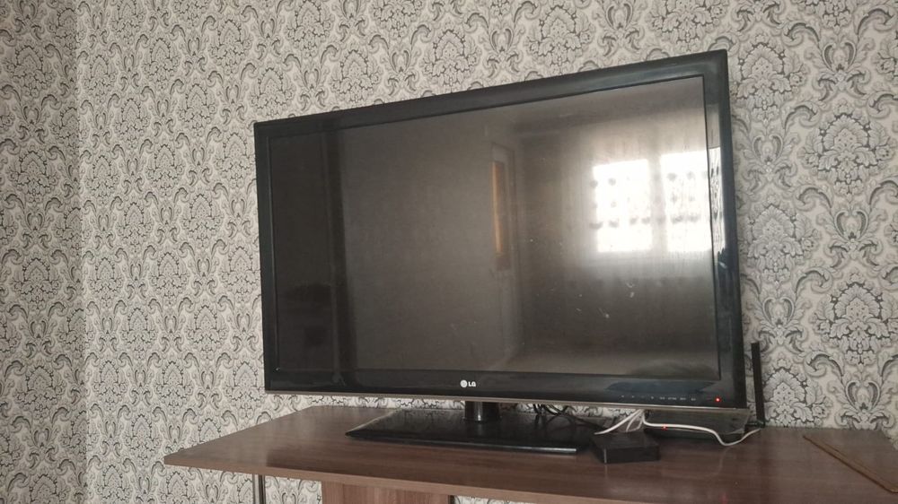 Телевизор LG почти новый