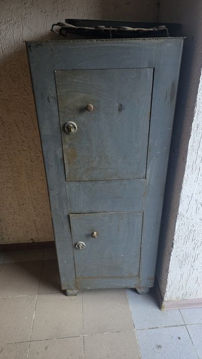 Металический сейф
