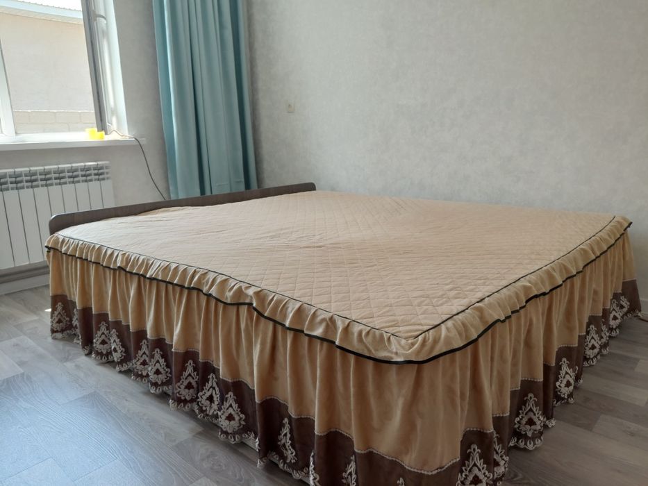 Кровать двухспалка и матрац