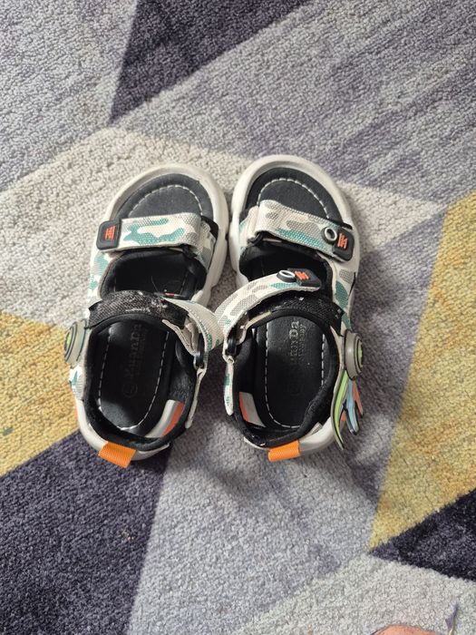 Отдам бесплатно обувь б/у