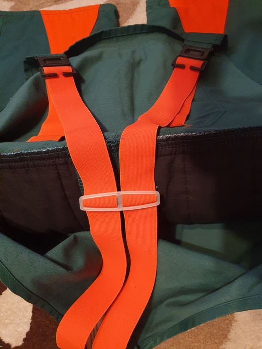 Pantaloni tip pieptar cu protecție Sthil