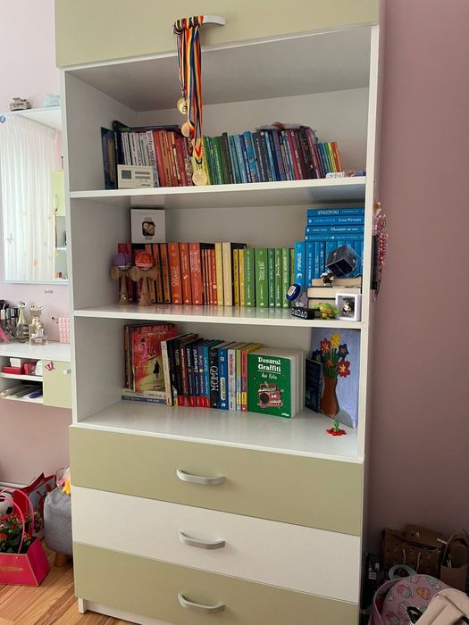 Dormitor tineret complet – 5 piese, stare bună.