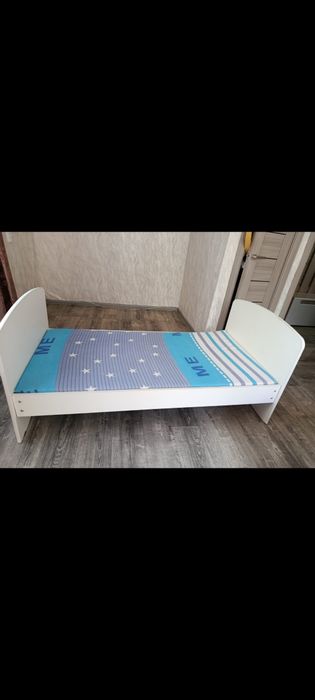 Отдам бесплатно. Подростковая кровать 170/90. Срочно.