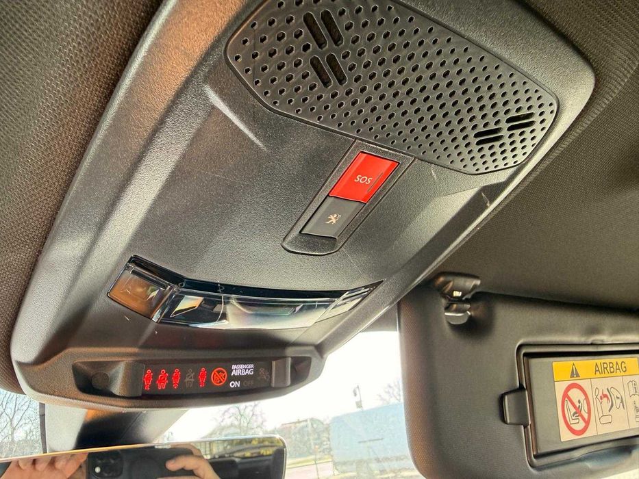 Peugeot e-2008 GT full electric