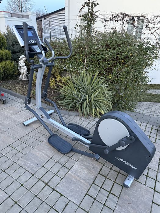Bicicleta eliptica profesionsla Life fitness