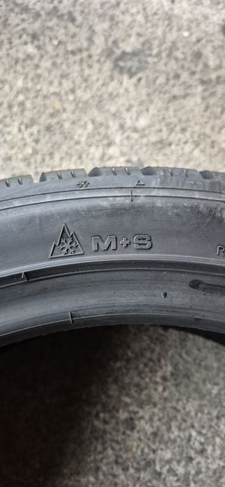 2 anvelope iarna ca noi Goodyear  215/45/18,dot 2020.Pret/bucata.