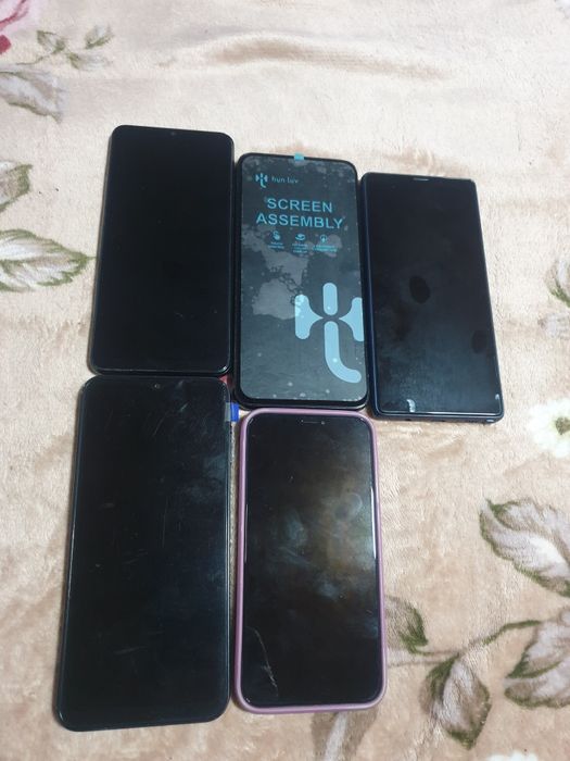 Vând telefoane Samsung.