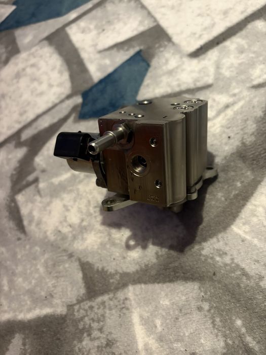 Продавам чисто нова помпа за високо налягане за Peugeot