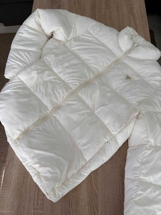 Ново дамско яке GUESS