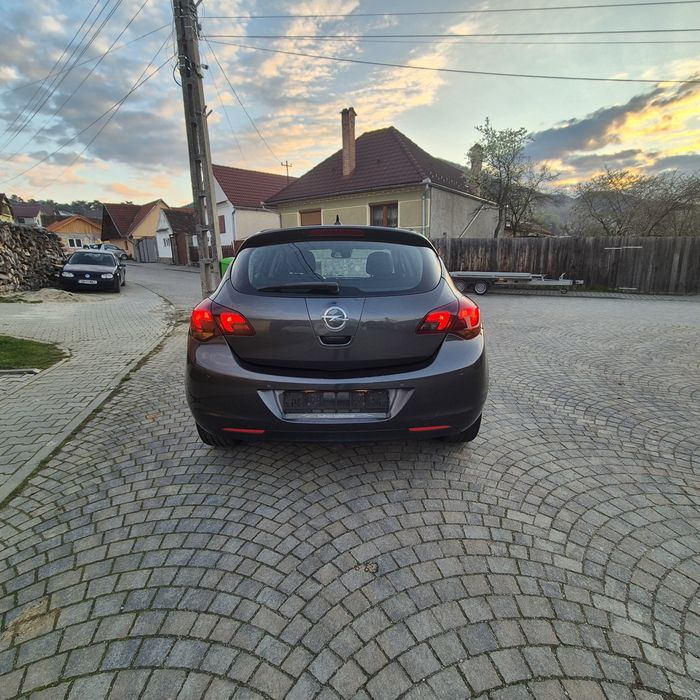 OPEL Astra 2011 — imagine 4