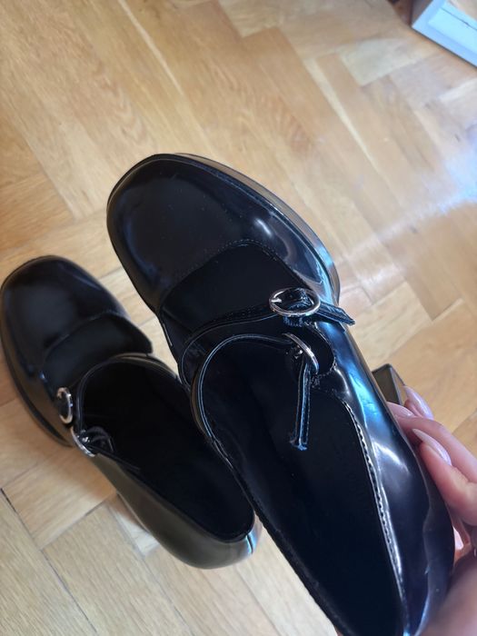 Черни токчета Bershka