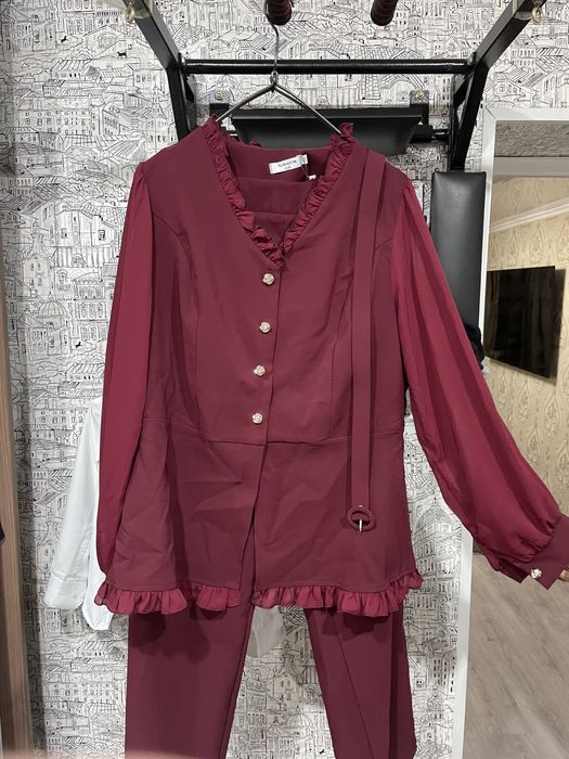 Продаю брючный костюм